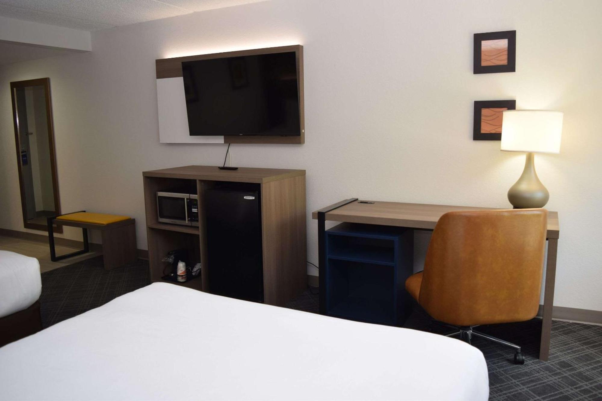 Comfort Inn & Suites Syracuse-Carrier Circle Восток Сиракьюс Экстерьер фото