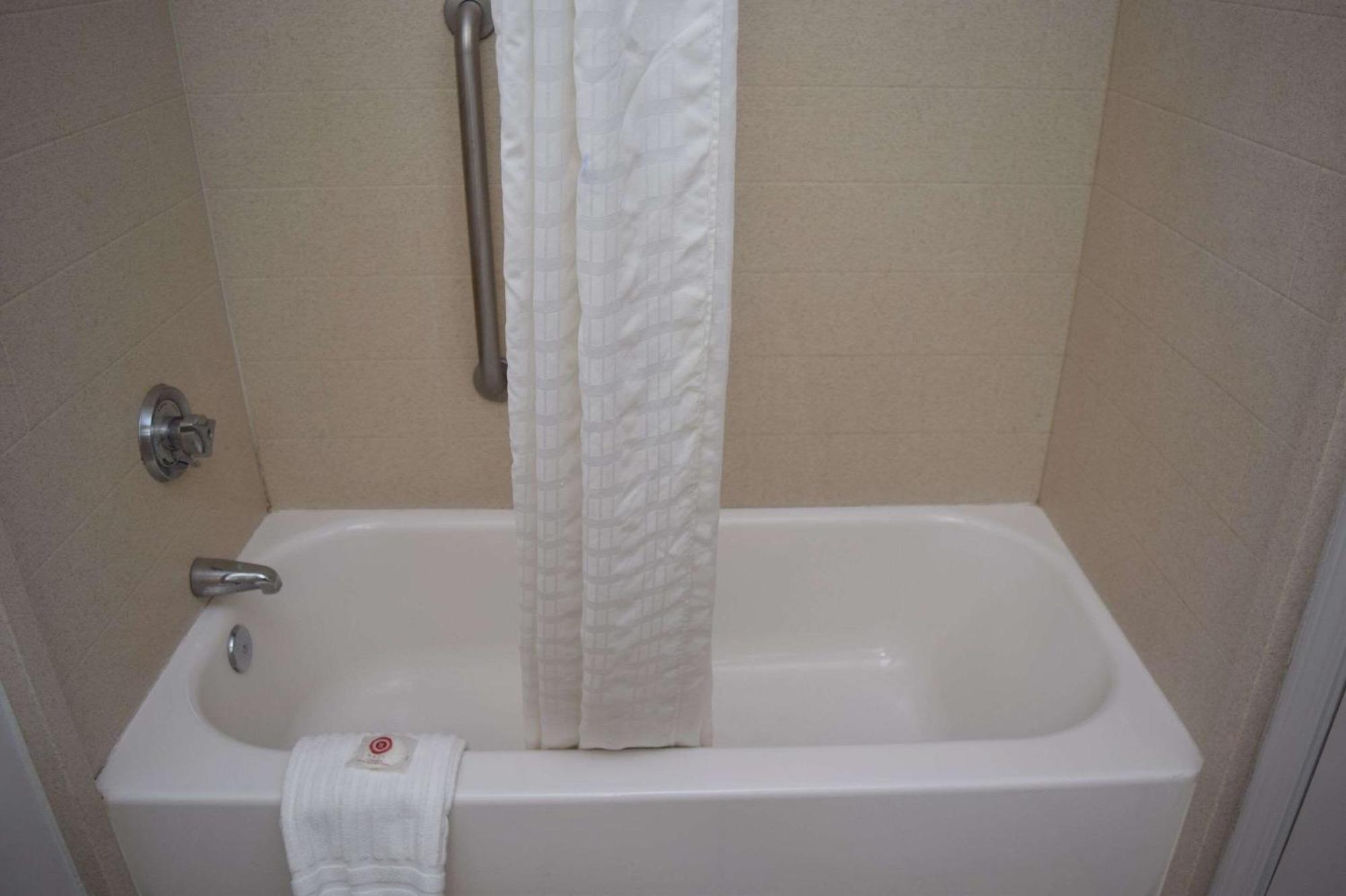 Comfort Inn & Suites Syracuse-Carrier Circle Восток Сиракьюс Экстерьер фото