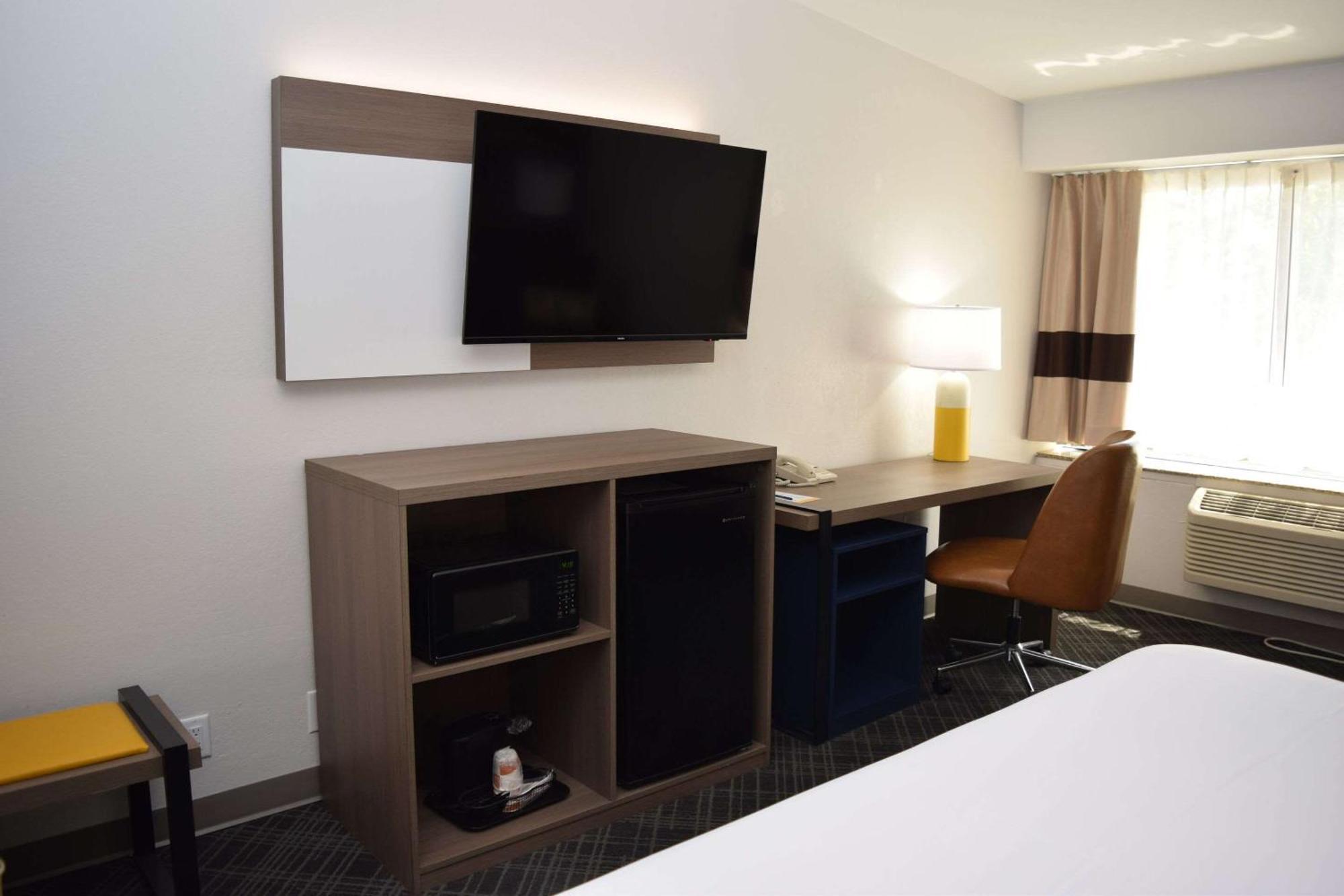 Comfort Inn & Suites Syracuse-Carrier Circle Восток Сиракьюс Экстерьер фото