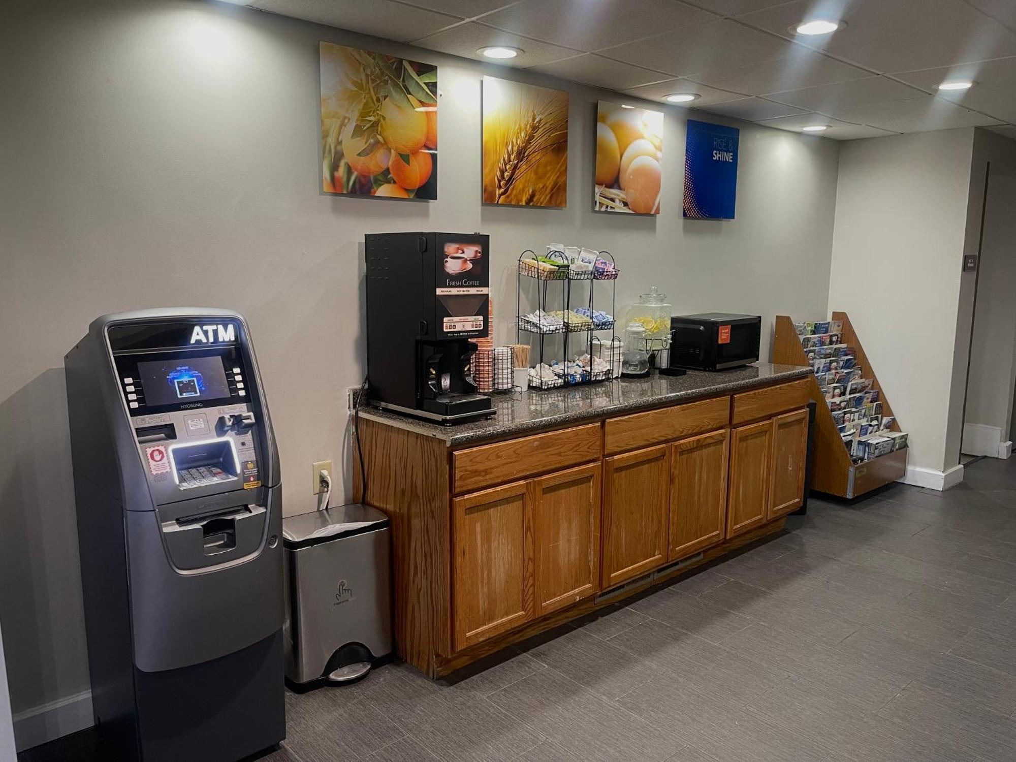 Comfort Inn & Suites Syracuse-Carrier Circle Восток Сиракьюс Экстерьер фото