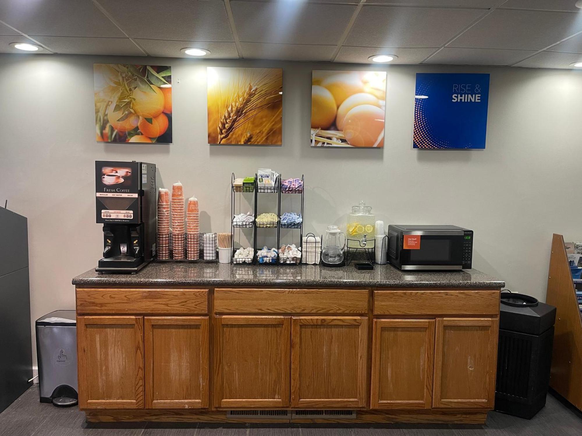 Comfort Inn & Suites Syracuse-Carrier Circle Восток Сиракьюс Экстерьер фото