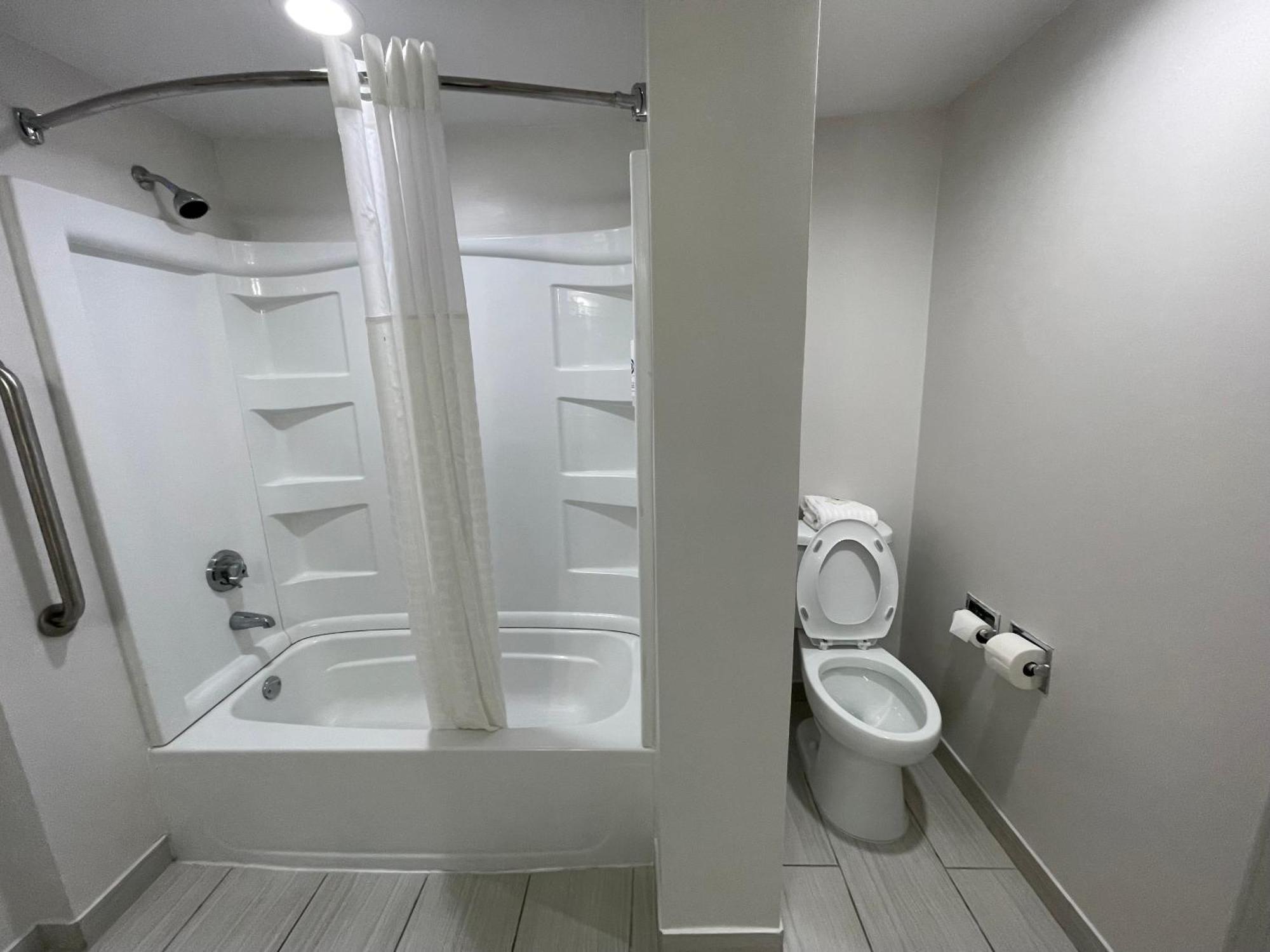 Comfort Inn & Suites Syracuse-Carrier Circle Восток Сиракьюс Экстерьер фото