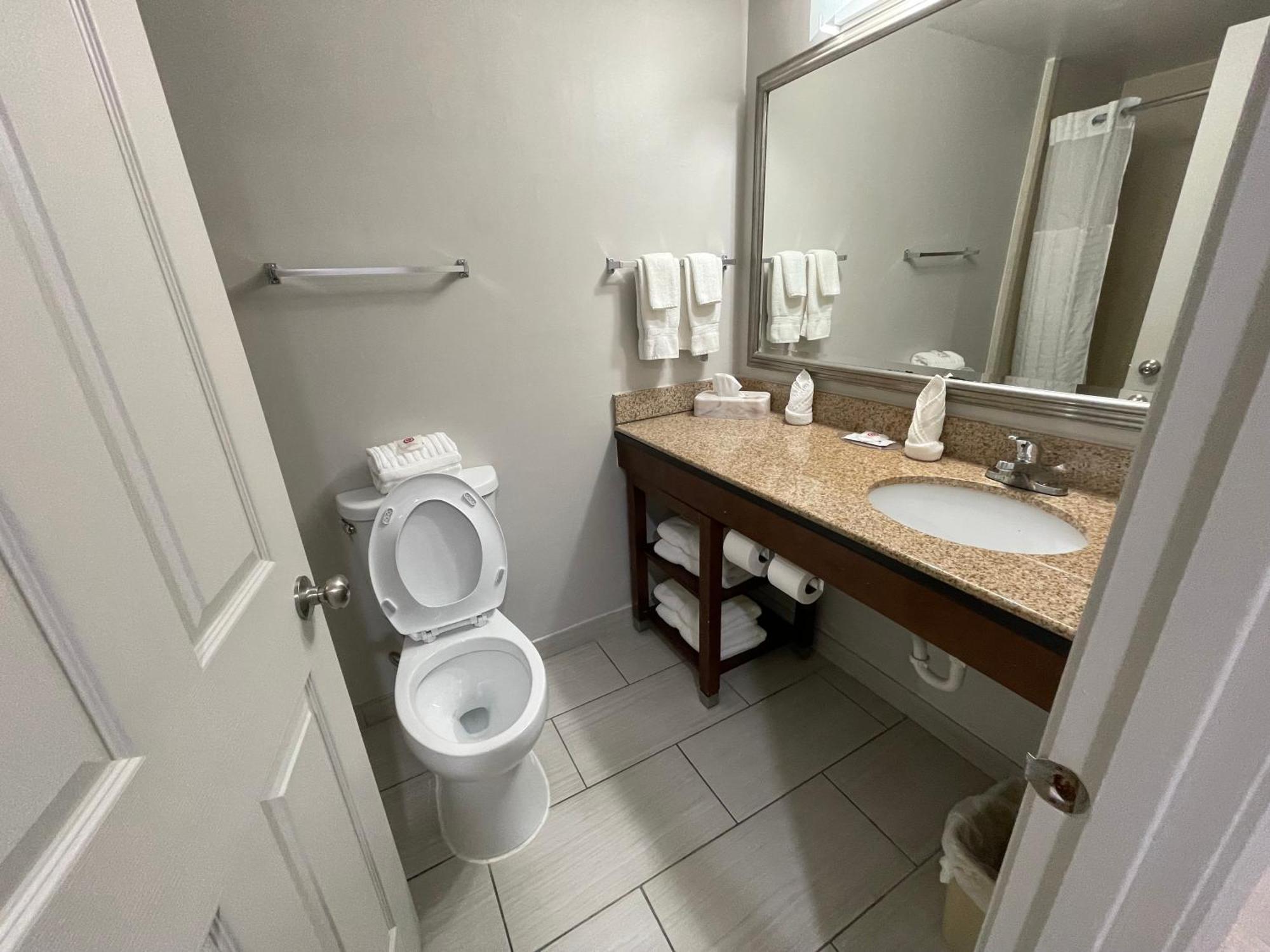 Comfort Inn & Suites Syracuse-Carrier Circle Восток Сиракьюс Экстерьер фото