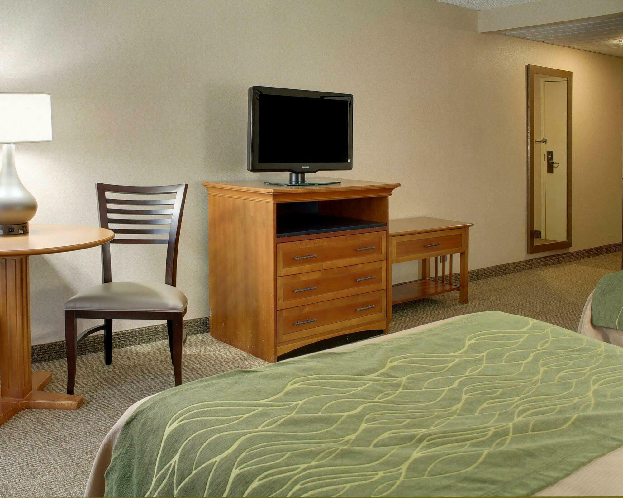 Comfort Inn & Suites Syracuse-Carrier Circle Восток Сиракьюс Экстерьер фото